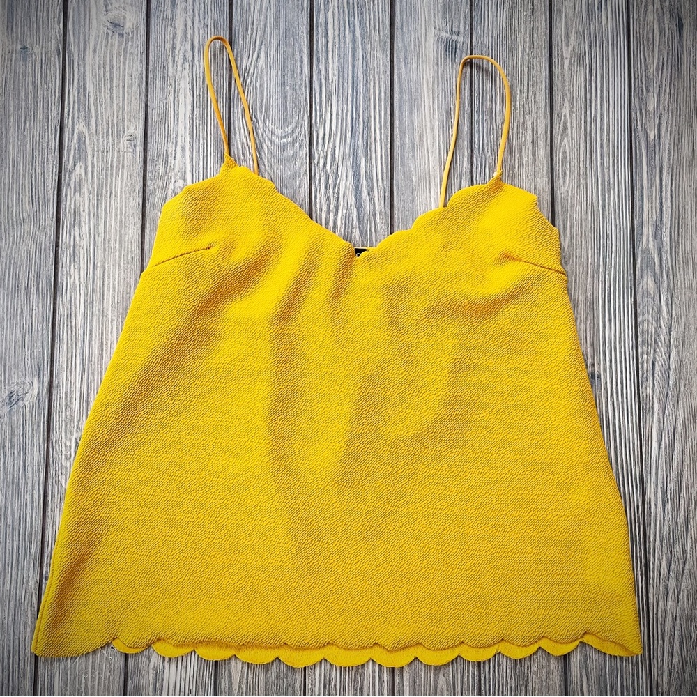 WOVEN V NECK CAMI with Scalloped Edge